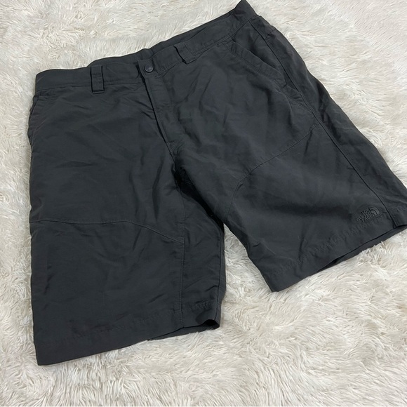 THE NORTH FACE Mens Gray Nylon Cargo Utility Shorts Size 40 - Picture 1 of 11